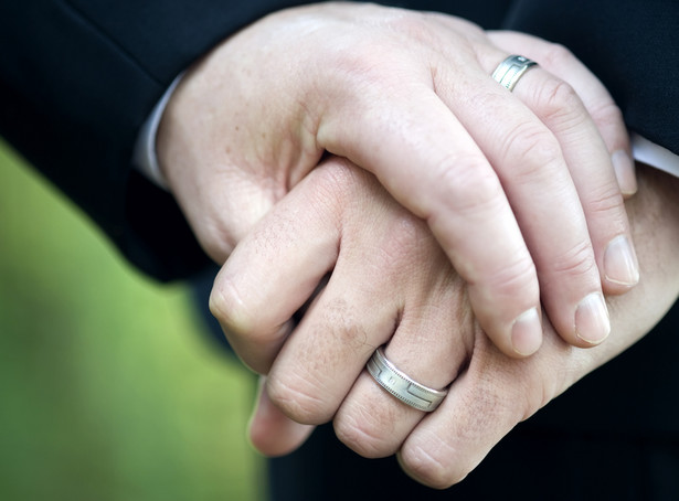 Pierwsze małżeństwo homoseksualne zawarte. Ceremonia we Francji