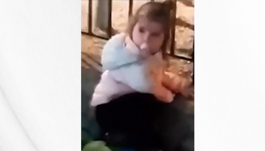 Devojčica na snimku iz Beča