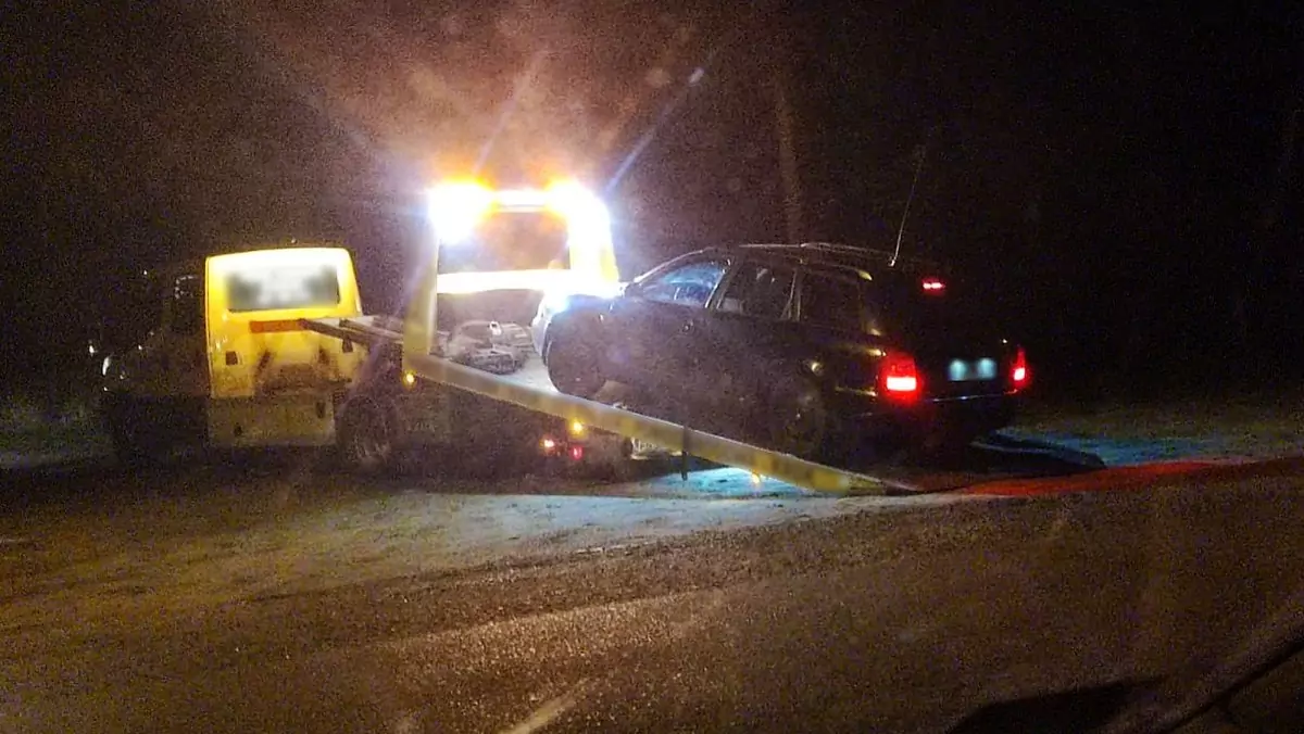 Miał sądowy zakaz prowadzenia pojazdów, ale Audi bez OC i przeglądu w terenie zabudowanym rozpędził się do blisko 200 km/h