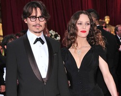 Johnny Depp śpiewa miłosną piosenkę dla Vanessy Paradis