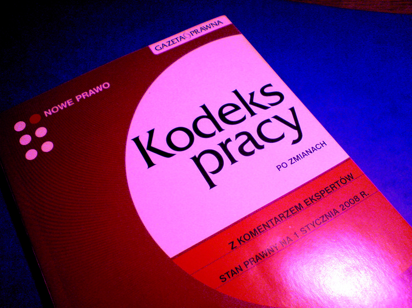 Zgodnie z kodeksem pracy "pracodawca nie może wypowiedzieć umowy o pracę pracownikowi, któremu brakuje nie więcej niż 4 lata do osiągnięcia wieku emerytalnego, jeżeli okres zatrudnienia umożliwia mu uzyskanie prawa do emerytury z osiągnięciem tego wieku".