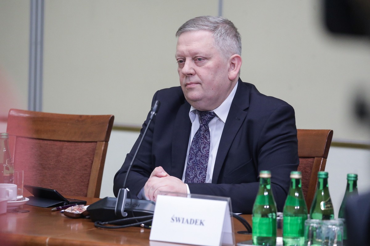 Wezwany w charakterze świadka były prezes Państwowej Wytwórni Papierów Wartościowych Piotr Ciompa podczas posiedzenia sejmowej komisji śledczej