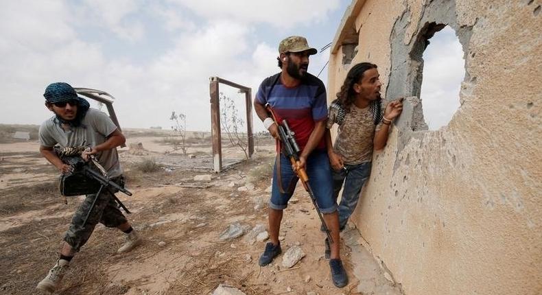 Libyan forces allied with the U.N.-backed government take cover during a battle with Islamic State fighters in Sirte, Libya, July 15, 2016. REUTERS/Goran Tomasevic/File Photo