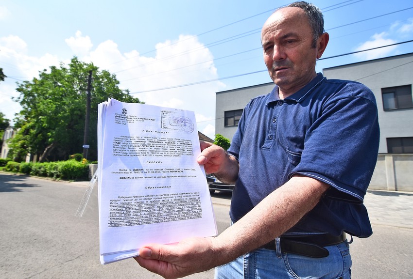 Nedeljko Trifković kaže da je u pravu i pokazuje sudsku presudu