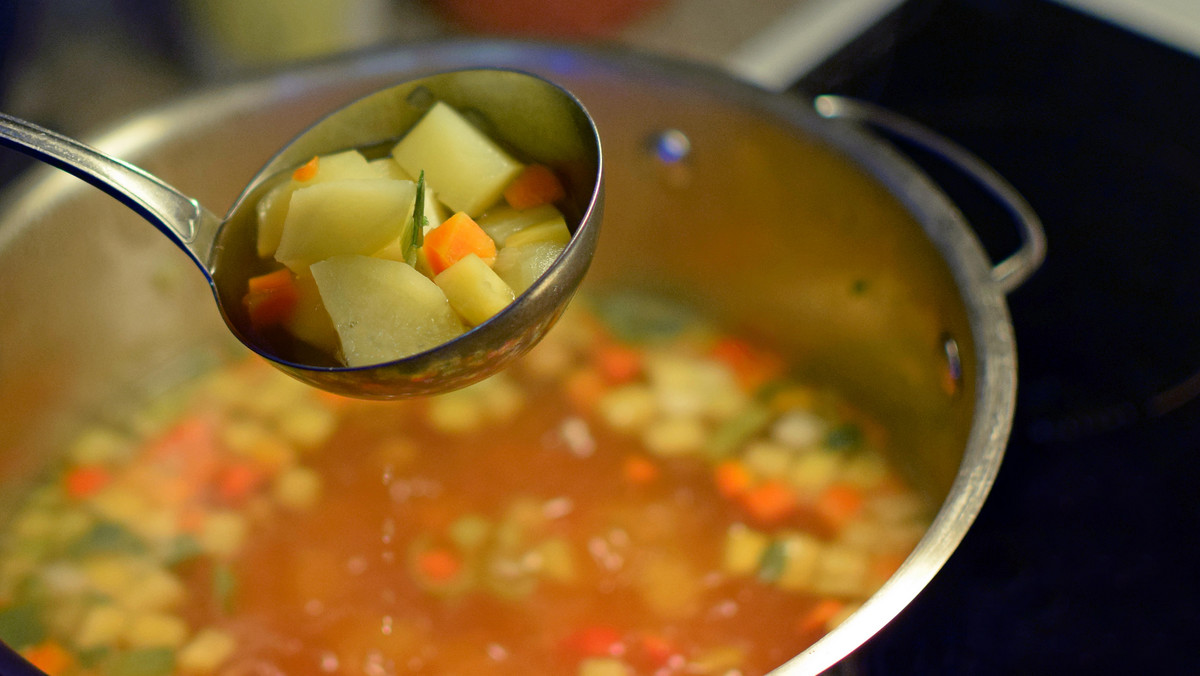 Technolożka żywności ostrzega przed popularnym dodatkiem do zupy. Unikaj