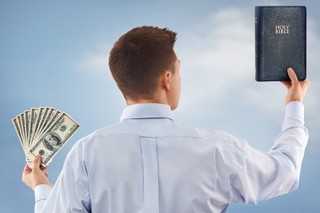 Biznes, który konsultuje się z Bogiem: Czy wiara pomaga w zarabianiu pieniędzy?