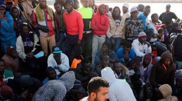 137 menekülttel süllyedt el a csónak a Földközi-tengeren