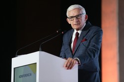 "Brexit zaczynał się dokładnie tak samo". Jerzy Buzek ostrzega