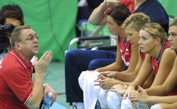 "Znał kobiety, był ryzykantem, było z nim jak na huśtawce". "Złotka" wspominają Niemczyka