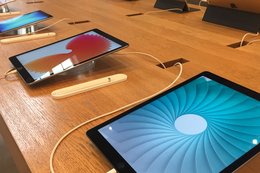 Kluczowy menedżer w Apple oskarżony. Miał wręczyć łapówkę w postaci 200 iPadów