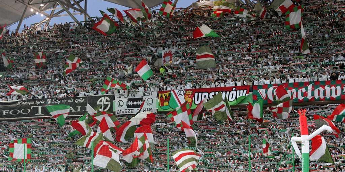 Mecze polskiej ekstraklasy na stadionach oglądało już prawie milion kibiców