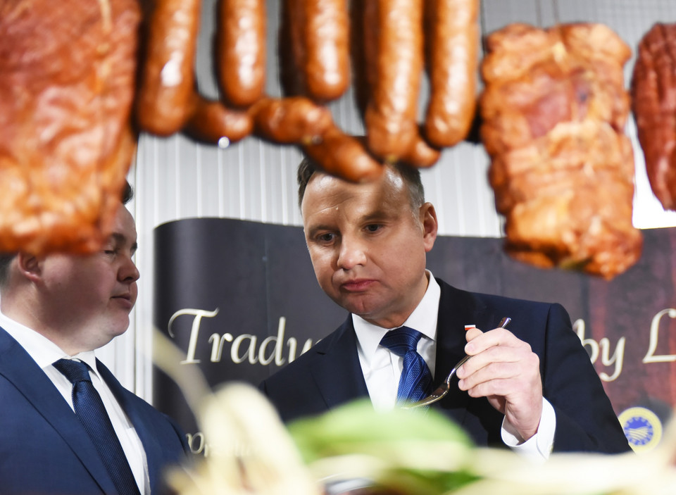 Andrzej Duda i Agata Kornhauser-Duda z wizytą w zakładach mięsnych