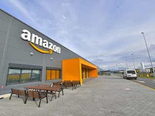 Budynek nowego Centrum Logistycznego Amazon w Okmianach koło Bolesławca