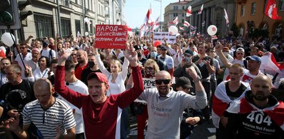 Protesty w Mińsku. Milicja odcina drogi ucieczki, brutalnie pacyfikuje manifestacje