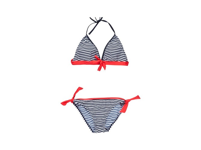 Stylowe plażowanie za niewielką ceną - stroje kąpielowe MOODO, kolekcja lato 2011