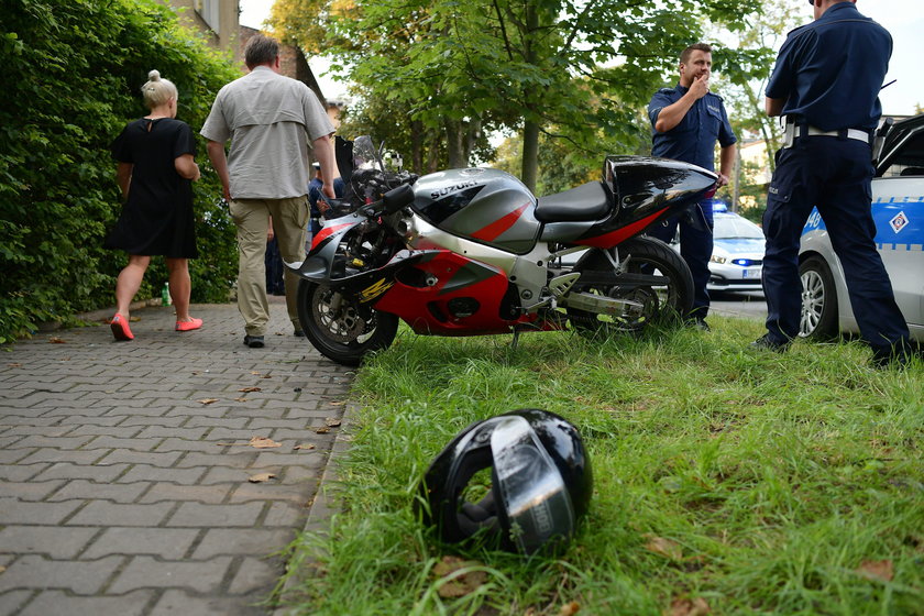 Obława we Włochach. Motocyklista ucieka w kajdankach