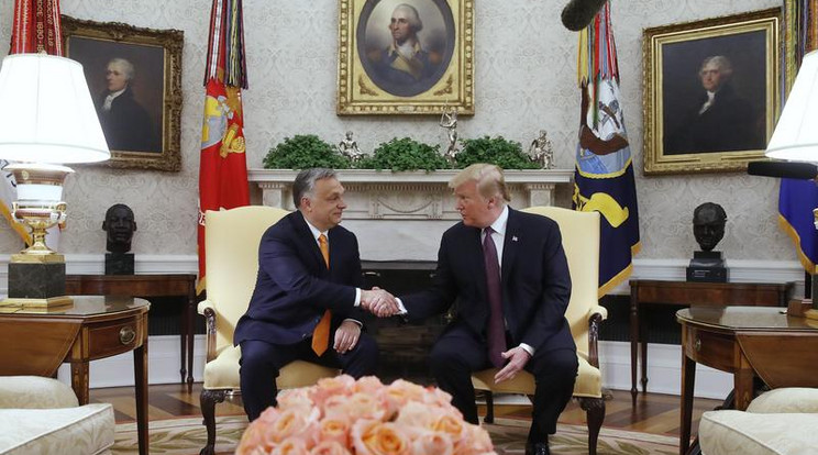 Donald Trump hétfőn fogadta a magyar miniszterelnököt a Fehér Házban, ahol a tervezettnél hosszabb ideig tárgyaltak a felek /Fotó: MTI-Koszticsák Szilárd