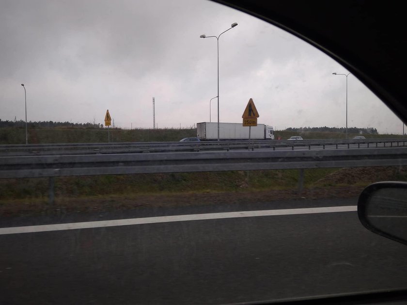 Jechał ciężarówką pod prąd autostradą A2