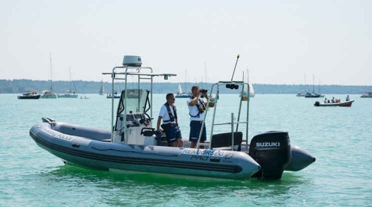 Tizennyolc embert mentettek ki a Balatonból a hétvége alatt / Fotó: police.hu