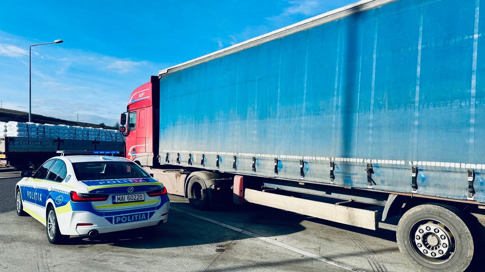 Șofer de TIR din Dâmbovița, reținut după ce a încercat să mituiască polițiștii rutieri din Brașov. Ce amendă a vrut să evite
