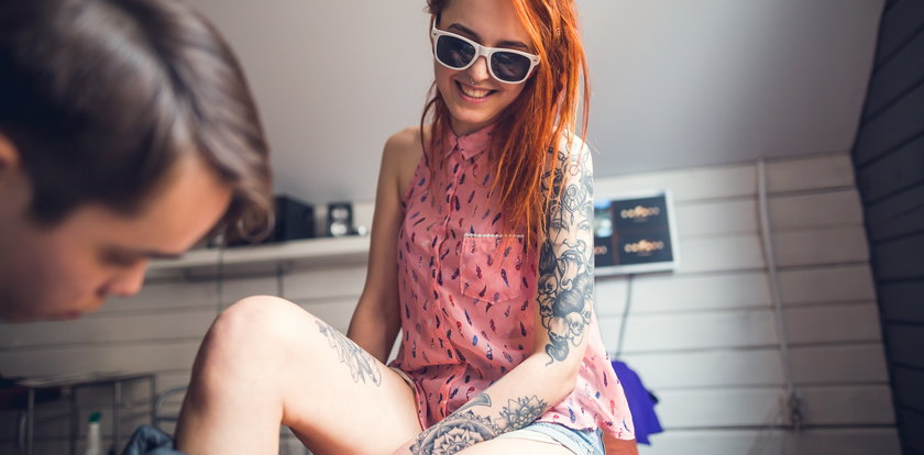Tatuaż na nodze damski — wszystko, co chcielibyście o nim wiedzieć! Wzory i inspiracje