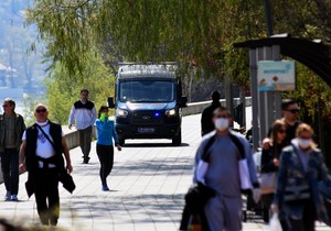 Novi Sad: policija udaljava građjane pred policijski čas 