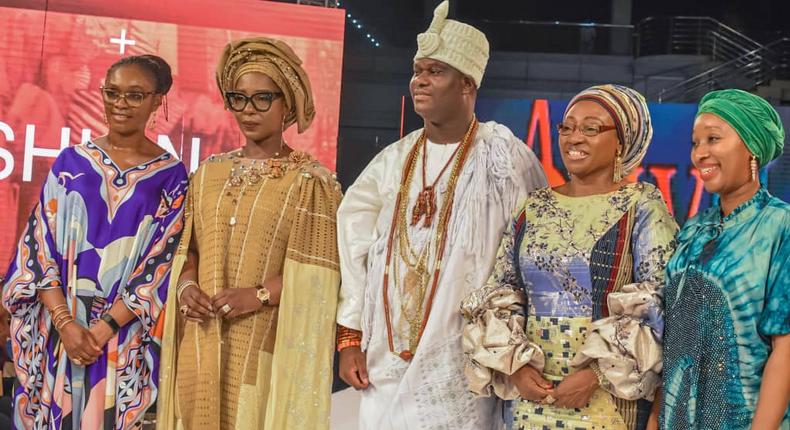 Ooni of Ife, Oba Adeyeye Ogunwusi, flanked by  the wives of  Ekiti, Ogun and Kwara state governors : Mrs Bisi Fayemi, Mrs Bamidele Abiodun ,Mrs Olufolake  Abdulrazaq and Princess Ronke Ademiluyi. [NAN]