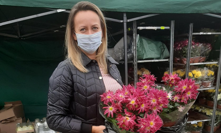 Polacy wspierają sprzedawców cmentarnych kwiatów