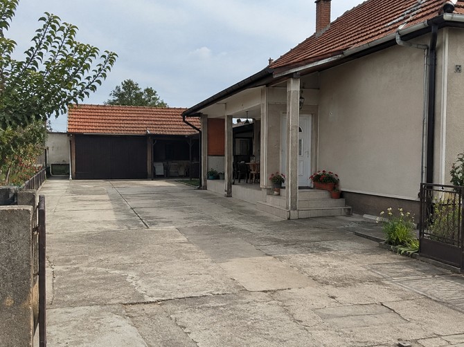 Betonske staze ispred kuća su stvar prošlosti