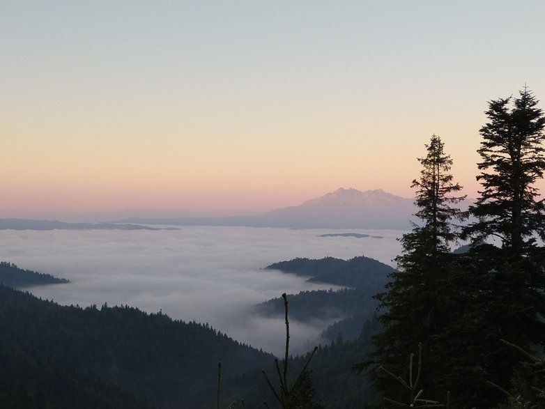 Beskid Sądecki. Widok z Przehyby o wschodzie słońca. fot. Jakub Zygmunt