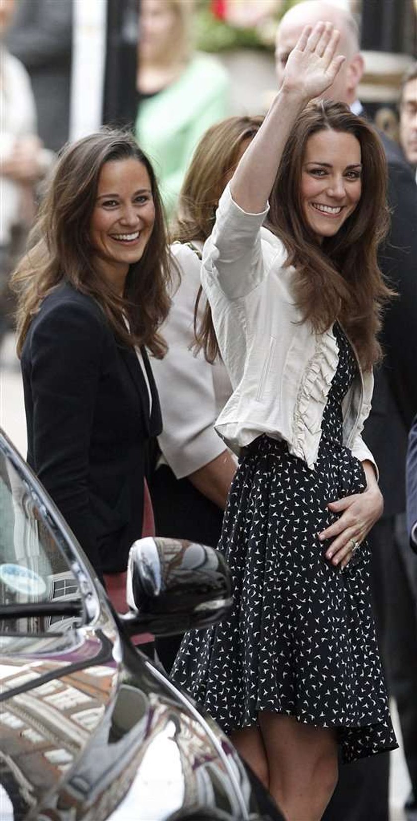 Kate i Pippa kłócą się o bóle miesiączkowe. Jak to?