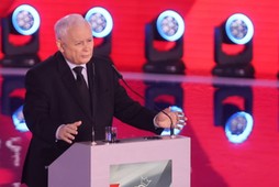 Prezes PiS Jarosław Kaczyński na konwencji w katowickim Spodku