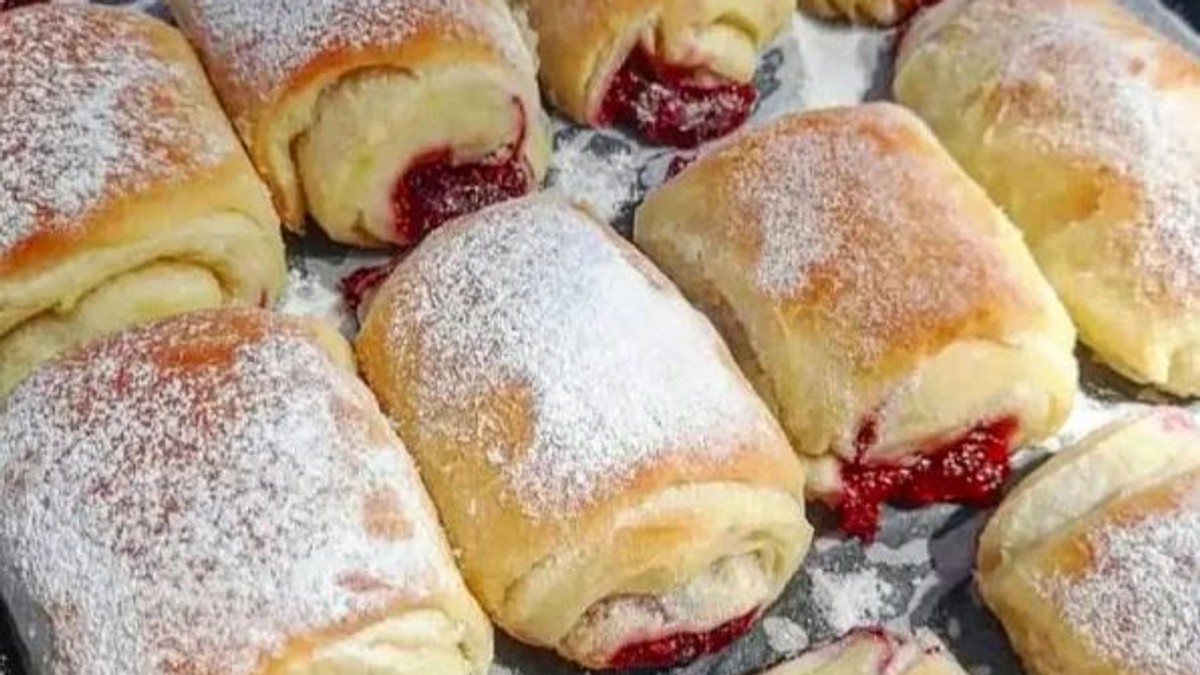 Recept za posne rolnice sa malinama, meke kao duša i pune sočnog fila
