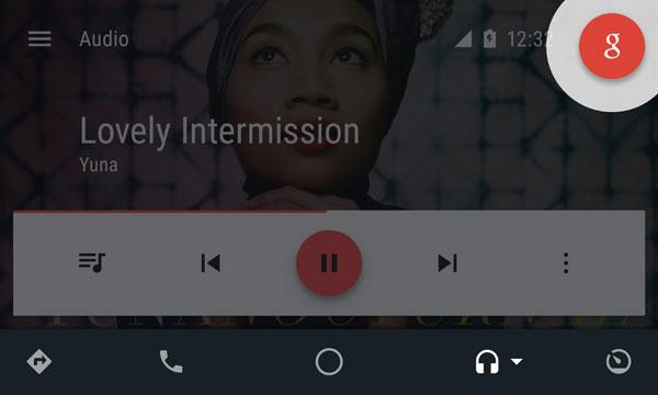 Android Auto możemy w całości kontrolować głosem. Rozpoznawanie mowy jest bardzo precyzyjne i aplikacja niemal nie ma problemów z poprawnością wykonania zadań.