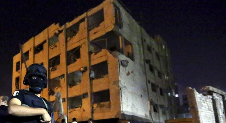 A security official stands guard at the site of a bomb blast at a national security building in Shubra Al-Khaima, on the outskirts of Cairo, August 20, 2015. REUTERS/Mohamed Abd El Ghany