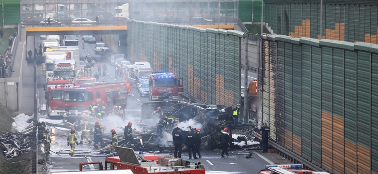 Wypadek i pożar ciężarówki na trasie S8 w Warszawie. Prokuratura wszczęła śledztwo