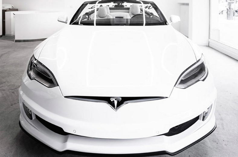 Tesla Model S bez dachu – dzieło włoskiego studia Ares Design