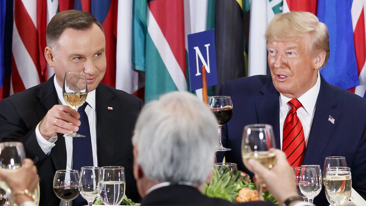 Jak podała na swoim oficjalnym koncie na Twitterze Kancelaria Prezydenta, podczas tradycyjnego posiłku organizowanego podczas szczytów ONZ, prezydent Andrzej Duda siedział obok prezydenta Donalda Trumpa.