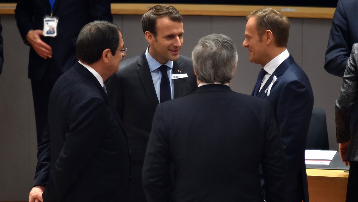 Kilkanaście państw unijnych, w tym Polska przygotowują skoordynowaną reakcję na atak w Wielkiej Brytanii; przywódcy UE zgodzili się na szczycie, że z Moskwy wycofany zostanie unijny ambasador - podały PAP dwa źródła w Brukseli.