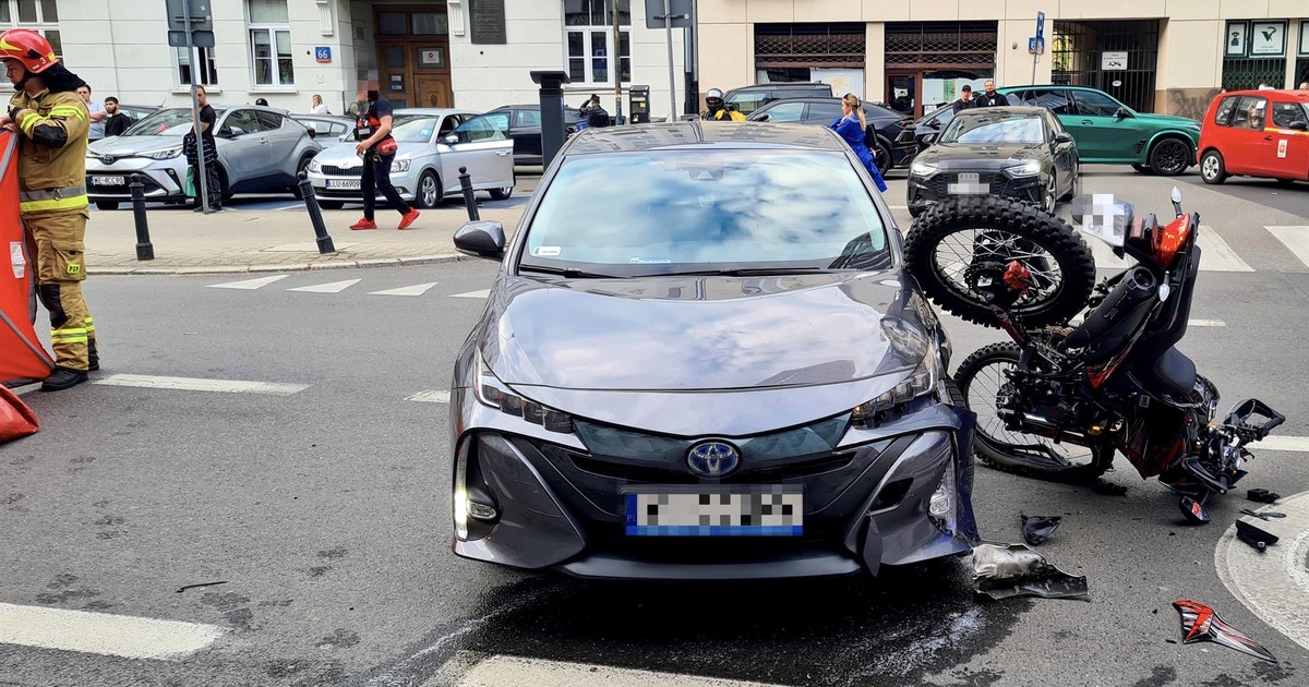 Dramat w centrum Warszawy. Za kierownicą toyoty wiceminister. Poważne obrażenia