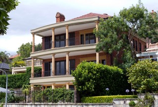 Domy na Wyspach stanieją o jedną piątą