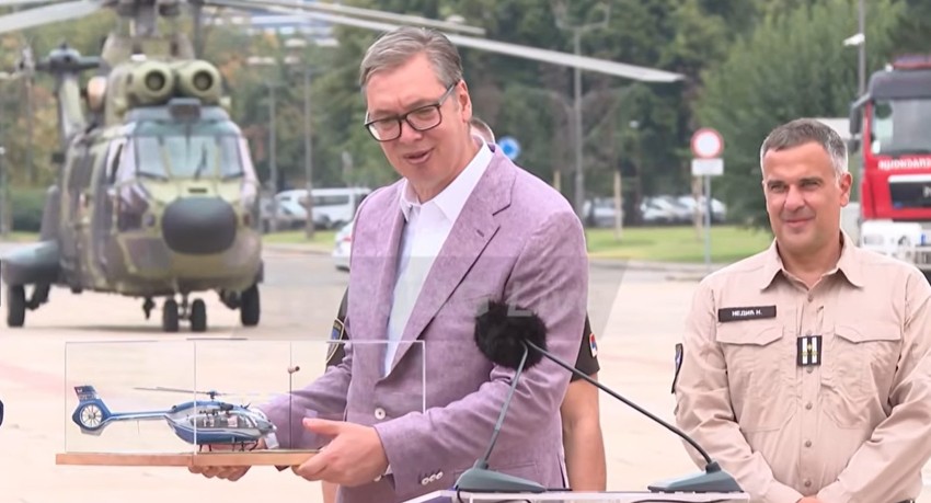 Aleksandar Vučić ispred Palate Srbija 