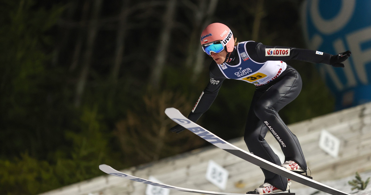 Salto en ski.  Línea de polos discontinua.  Competencia loca en Wisla