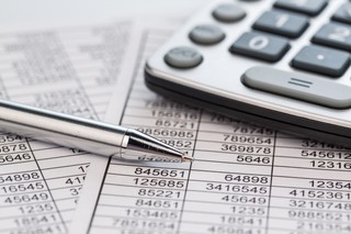 Czy przekroczenie limitu przychodów w trakcie roku podatkowego skutkuje natychmiastową utratą prawa do opodatkowania ryczałtem?