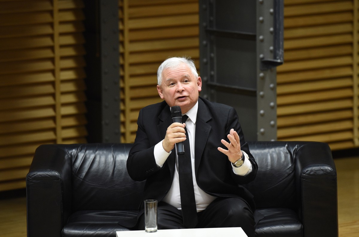 PO chciałaby pozwać Kaczyńskiego, ale nie może. Pozwie Gowina