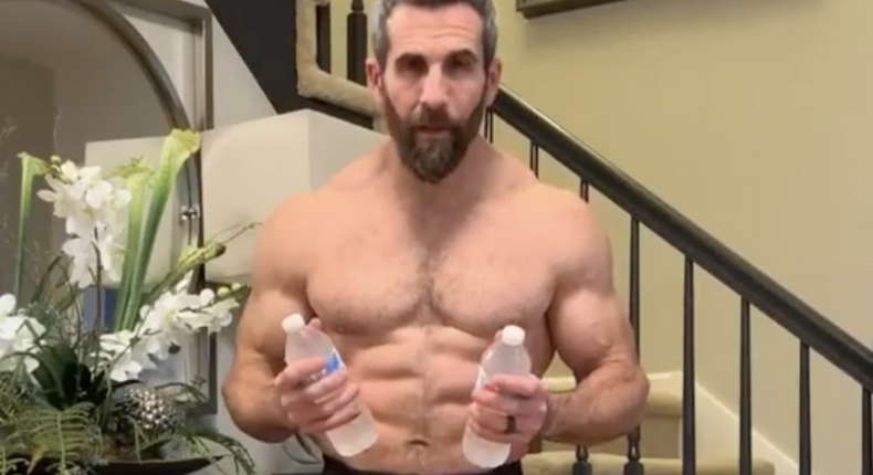 Crush Your Core With a Set of Water Bottles