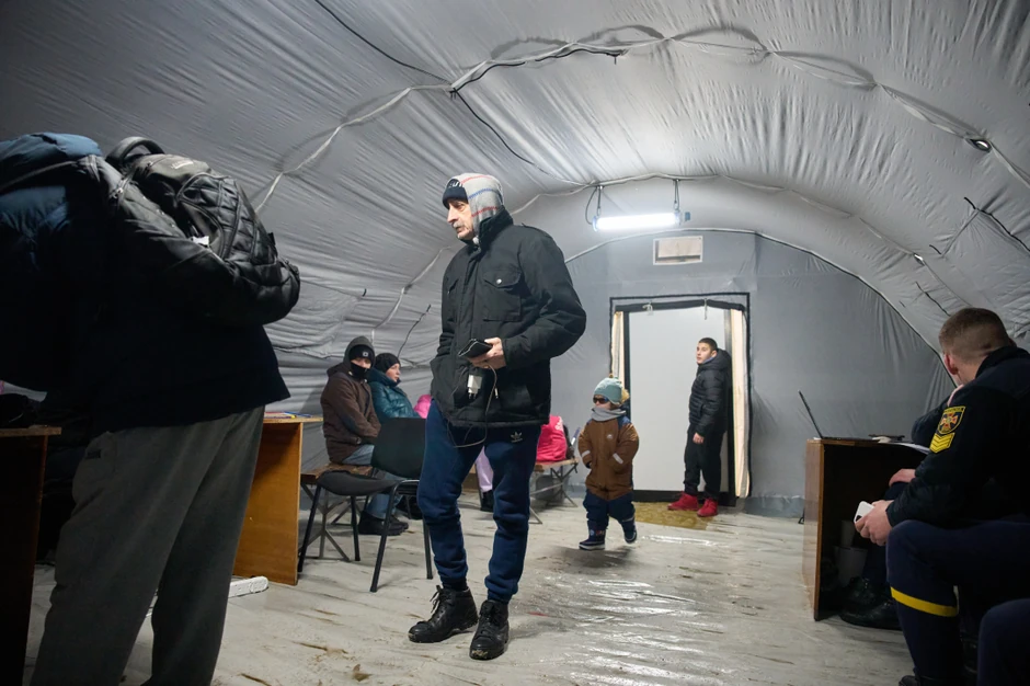 Šatori u Kijevu su mesta gde Ukrajinci mogu da dođu da se zgreju i napune mobile telefone