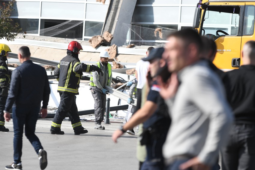 Pad nadstrešnice na Železničkoj stanici "Novi Sad" 