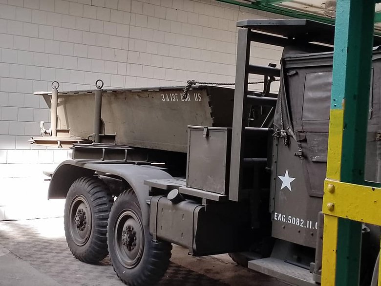 GMC CCKW, do transportu łodzi desantowych, prod. 1943, poj. 4420cm3, moc 102 KM