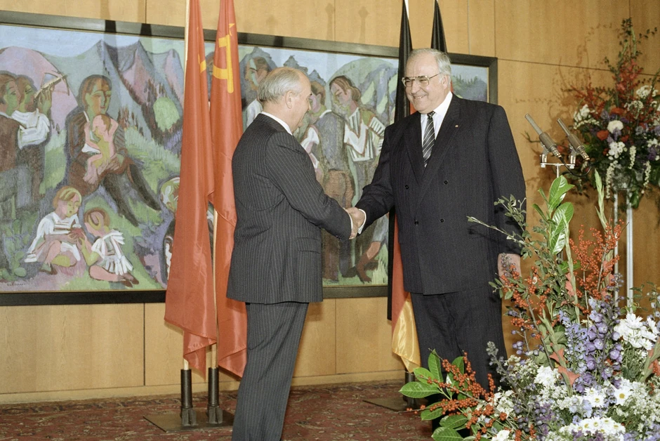 Mihail Gorbačov i Helmut Kol 1990. godine